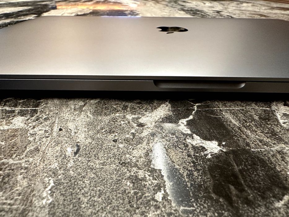 MacBook Pro 16,1 inch 2019 touchpad  Като Нов!