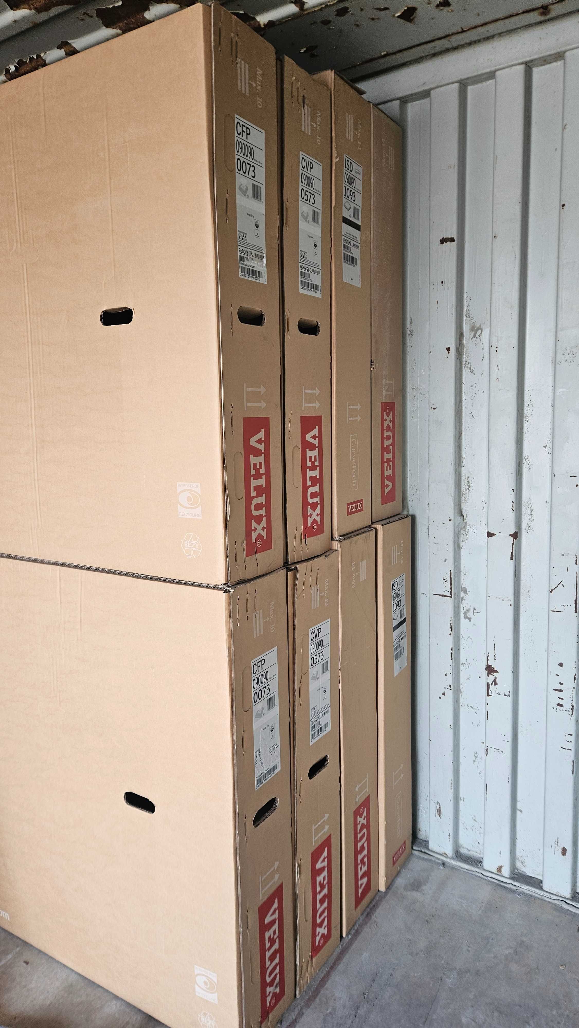 Прозорци за плосък покрив Velux и 4 бр.щори
