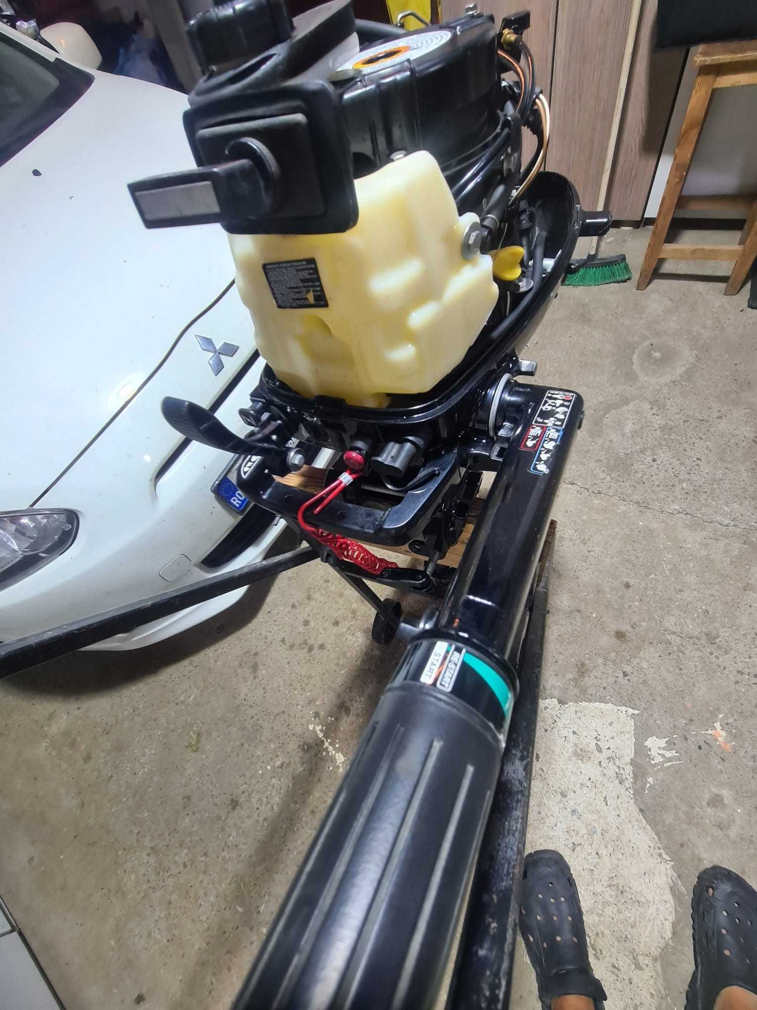 Vând motor Mercury 5CP pentru barcă, întreținut, gata de utilizare