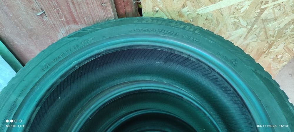 Vând cauciucuri Laufen