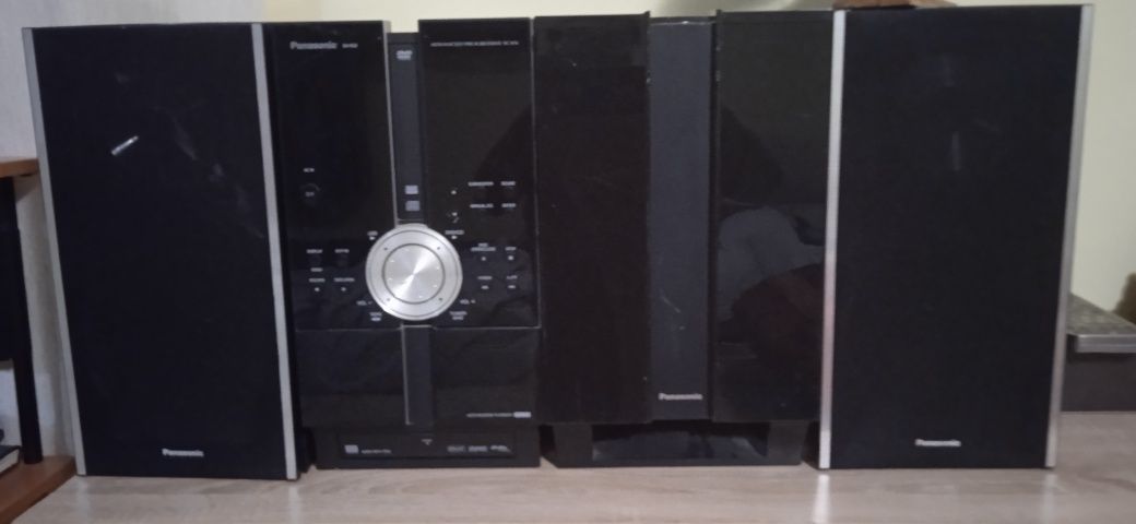 Музыкальный центр "Panasonic"оригинал (две колонки, сапбуфер, с диско