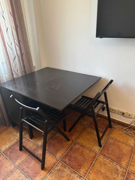 Vand masa cu 5 scaune