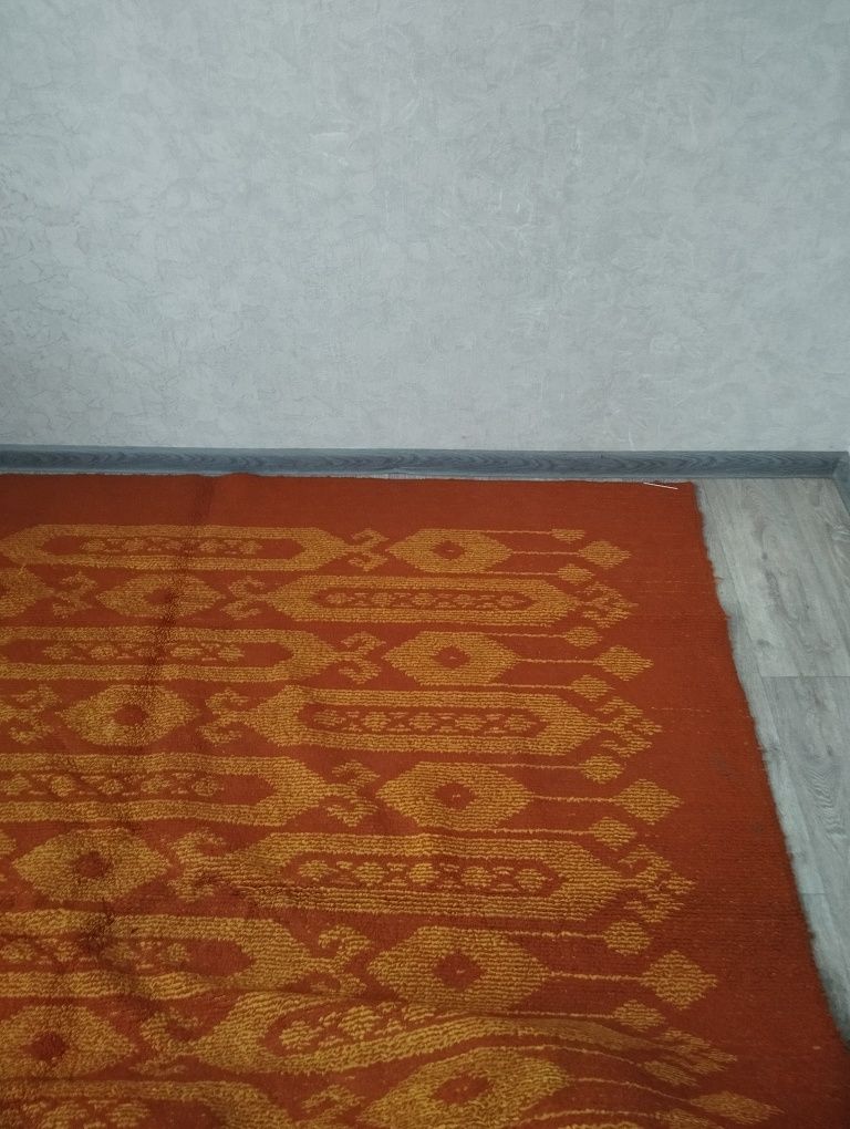 Палас размером 2на 3.