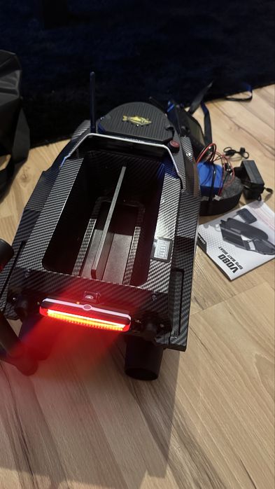 Лодка за захранка Katamaran V080