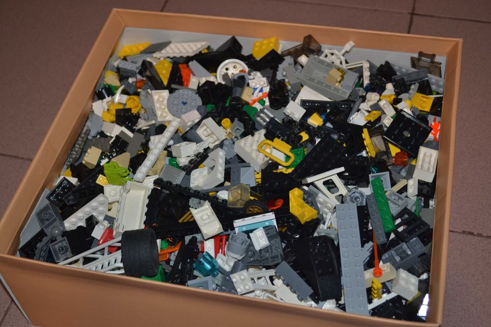 Няколко КГ LEGO части от различни тематики