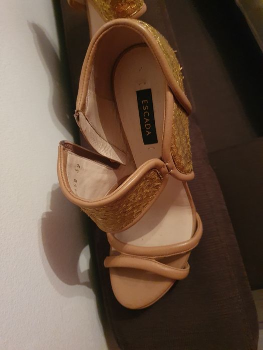 Sandale Escada, piele naturala, marimea 39, 120 lei, negociabil