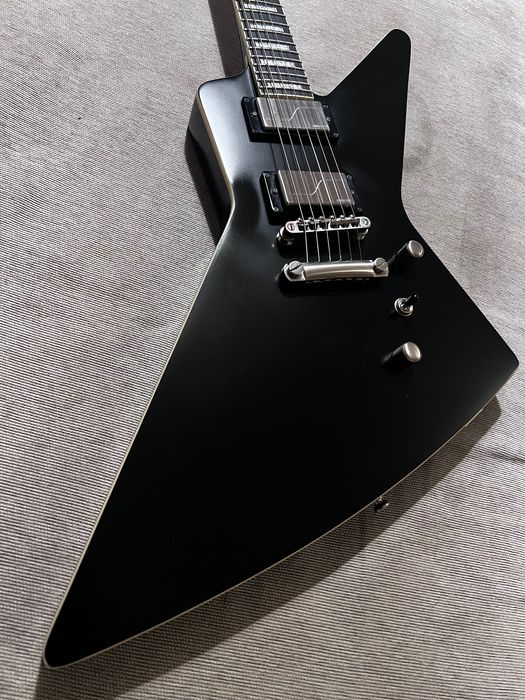Продавам електрическа китара Epiphone Extura Prophecy Jet Black
