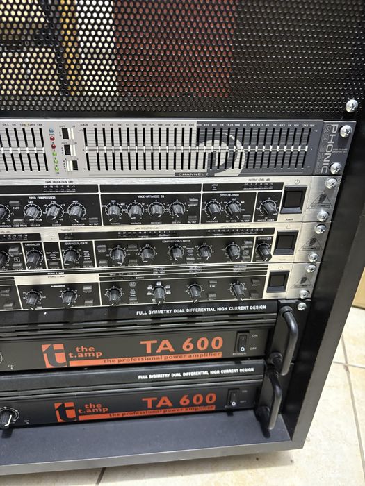 Mixer Behringer, Amplificatoare The T Amp, Crossover, Boxe