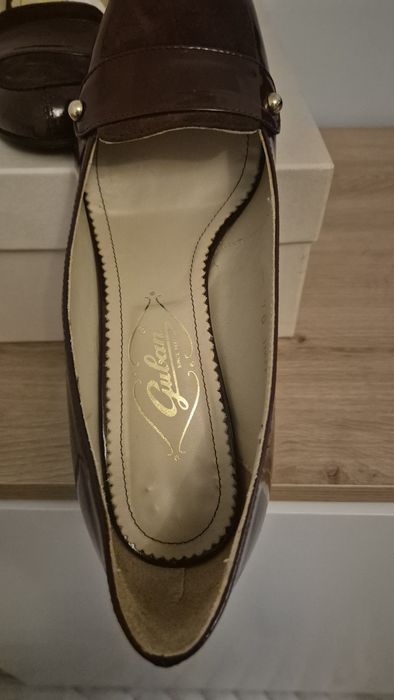 Vând pantofi marca Guban