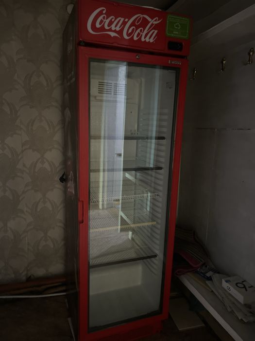 Продам витринный холодильник срочно