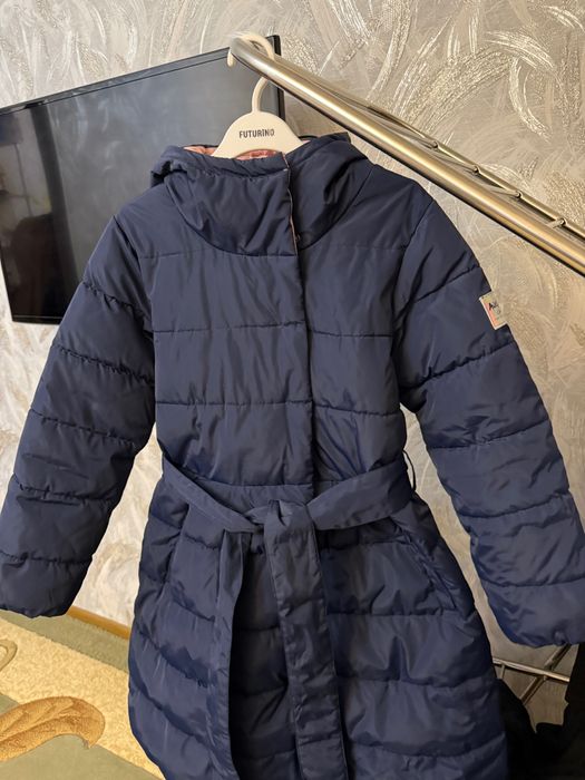 Продам детскую зимнюю куртку,на девочку.