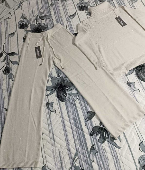 Compleu dama cu pietricele lejer