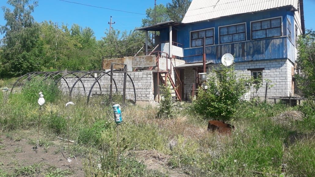 Дача на берегу водохранилища.