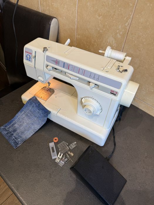 Masina de brodat cusut si festonat SINGER diverse progane