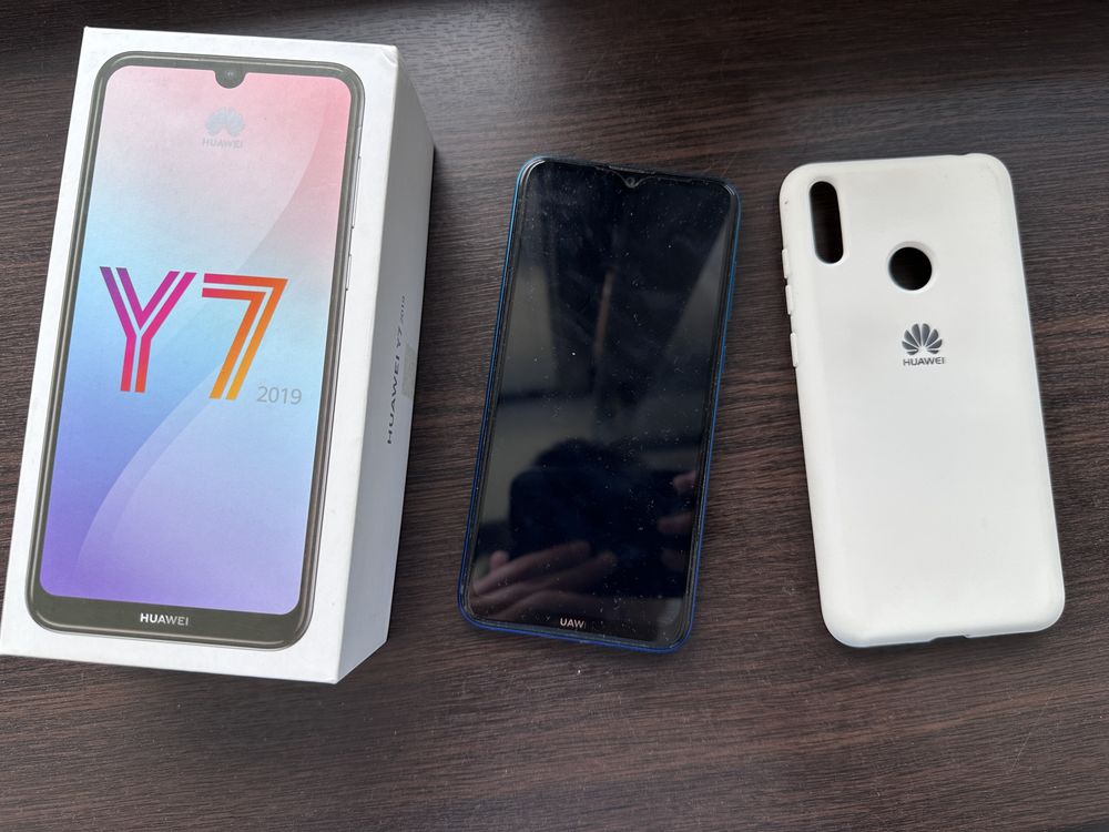 Huawei Y7 prime 2019 + новый чехол