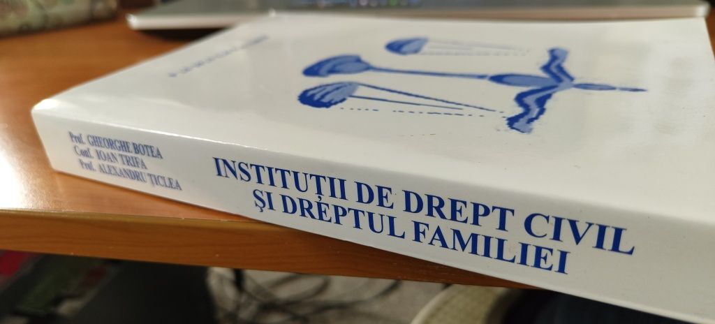 Instituții de drept civil și dreptul familiei, pt. ex. de licență