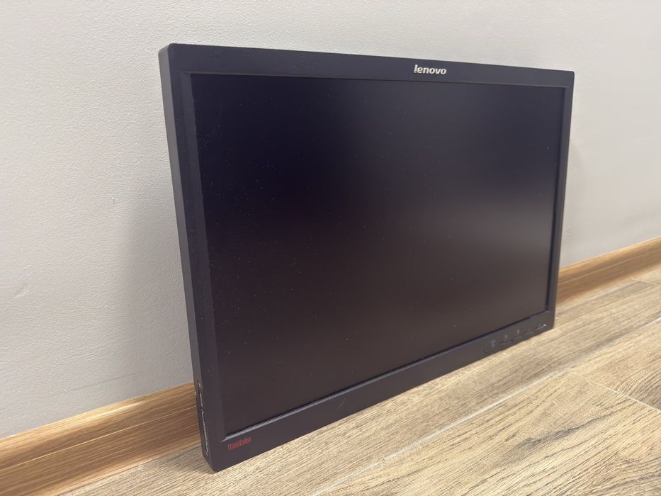 Монитор Lenovo Thinkvision