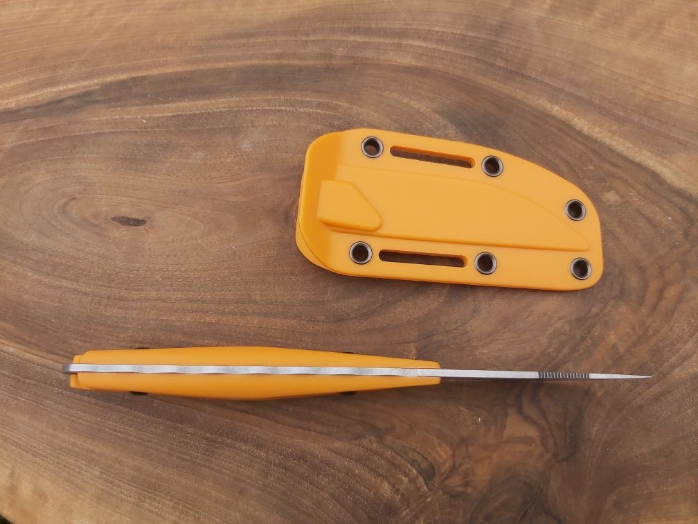 Компактен ловен нож Benchmade Flyway с кания ,2 цвята