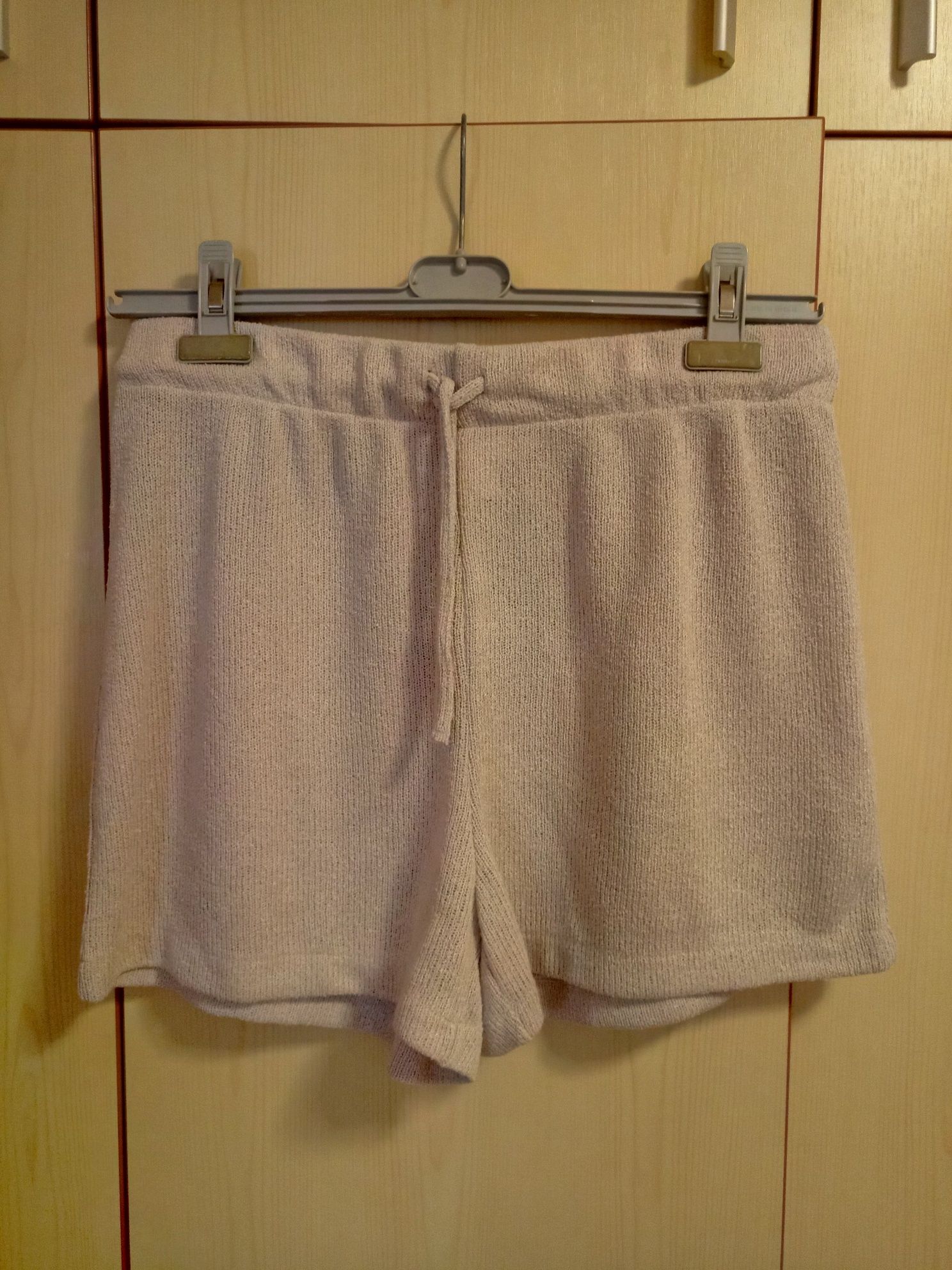 Set doua perechi pantaloni scurți( mas.M și mas L)și o bluza mas L-H&M