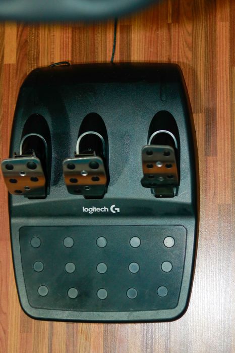 Vând volan de gaming Logitech G290 pentru PC si Xbox