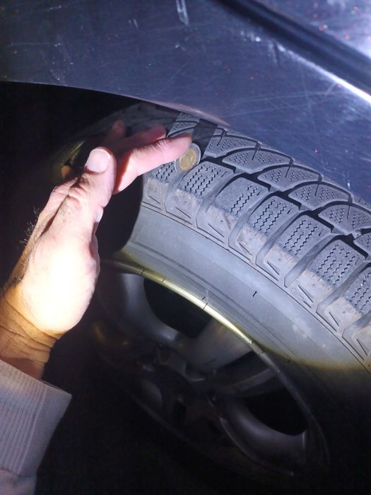 Зимни гуми за джип 215/70/R16 Bridgestone-140 лв за 4 броя!