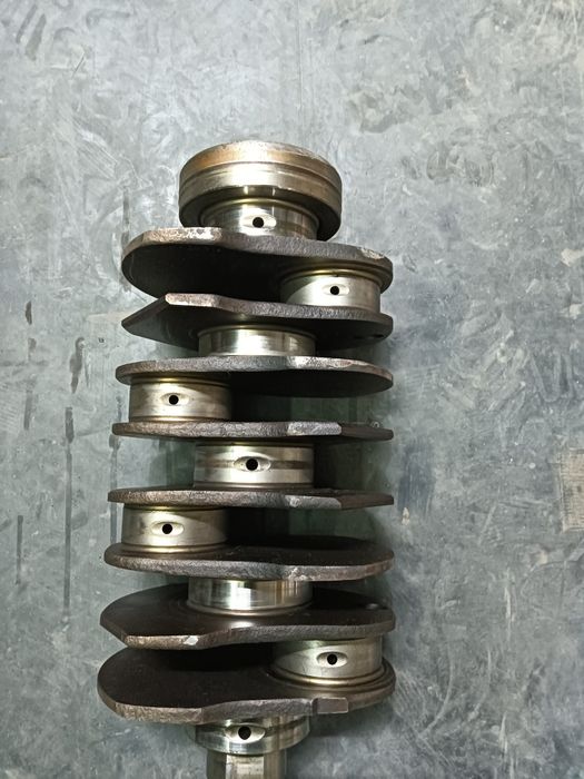 Продам коленвал Субару.