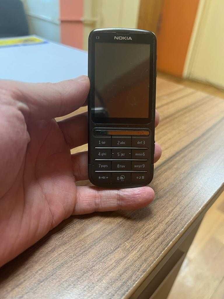 Nokia C3-01 - in stare foarte buna + husa