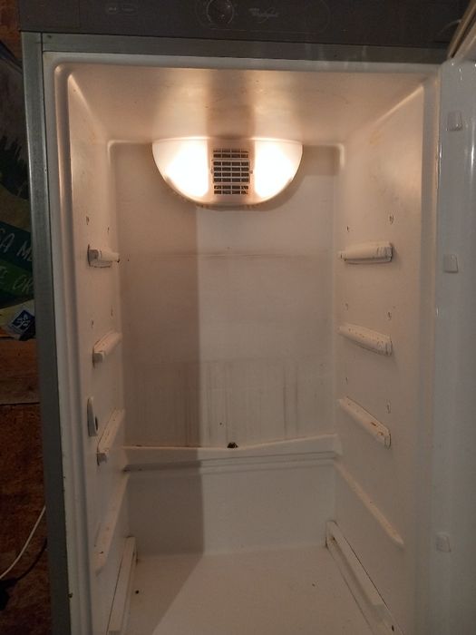 Frigider Whirlpool