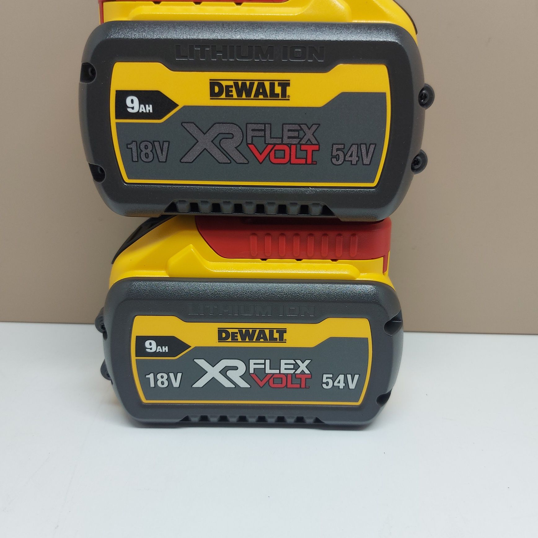 Нови батерии Dewalt DCB547 9ah