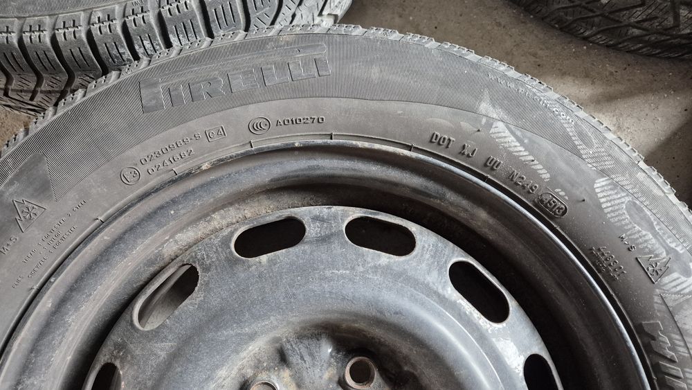 195/65 R15 set 4 anvelope iarna Megane 3 cu jante din otel