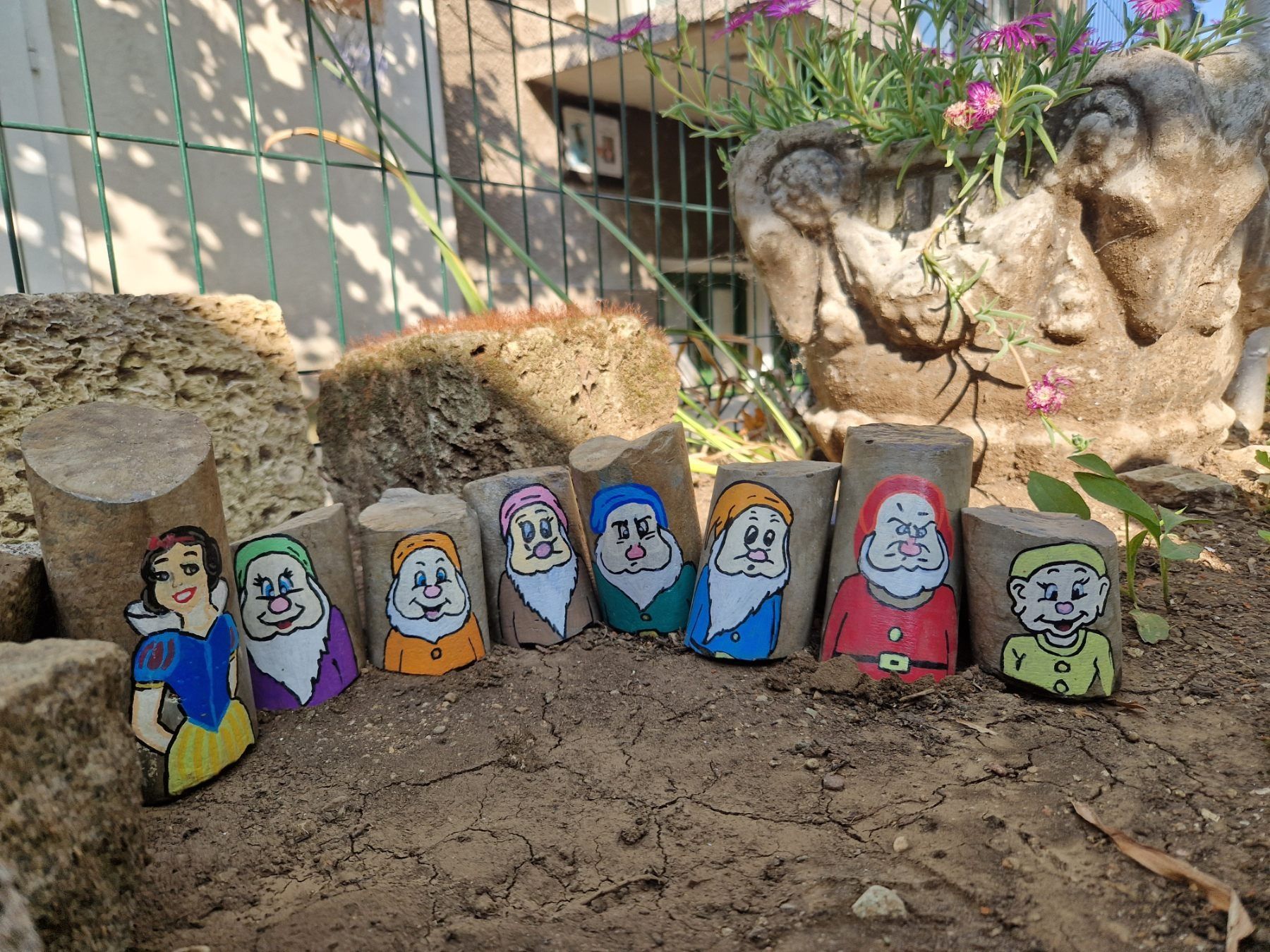 Ръчно рисувани камъни