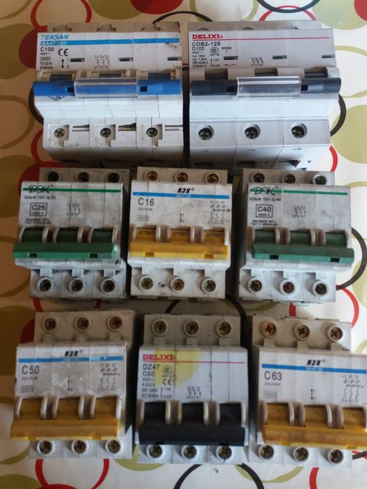 Продам выключатели, розетки,телефонные розетки,автоматы .