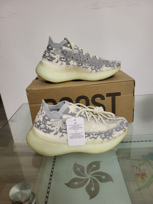 Adidasi Yeezy boost 380