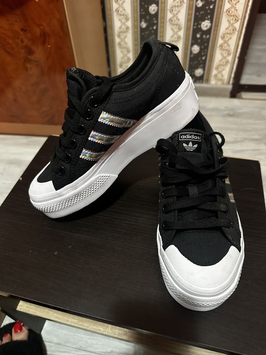 Tenesi adidas in stare buna
