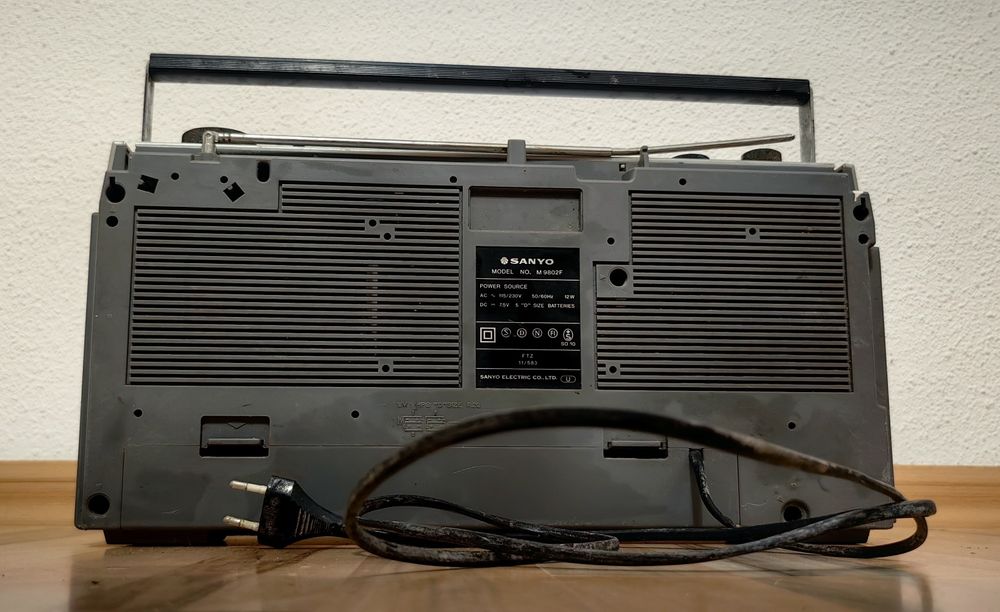Radio casetofon Sanyo boombox M9802F anii 80 retro vintage