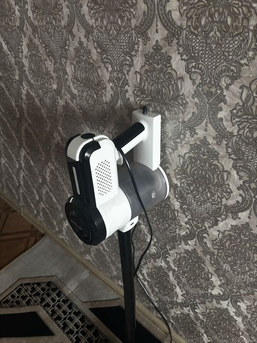 Пылесос вертикальный tritower в хорошем состоянии