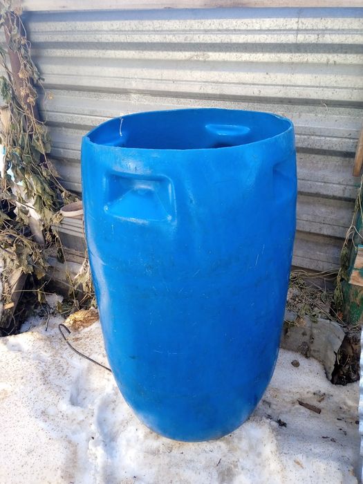 Продам бочки пластиковые 200 л