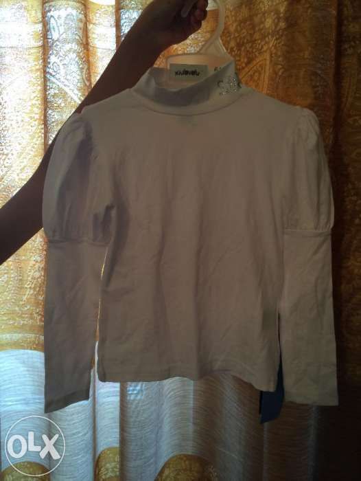 Продам новые школьные  водалазки блузки белые для девочек