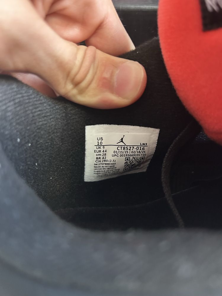 Jordan 4 red thunder