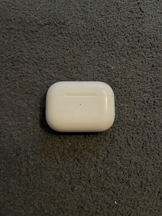 Оригинални Apple AirPods Pro слушалки кейс с безжично зареждане