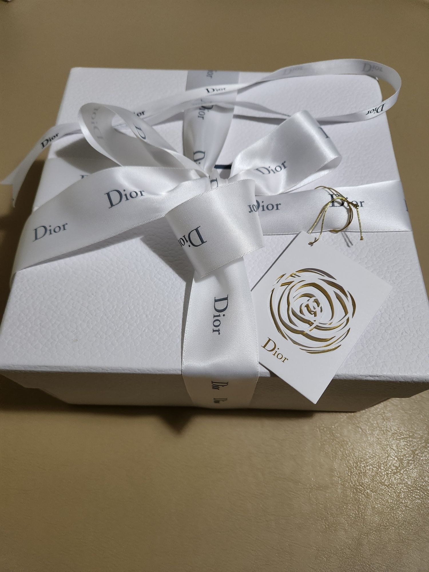 Подарочная упаковка от Dior