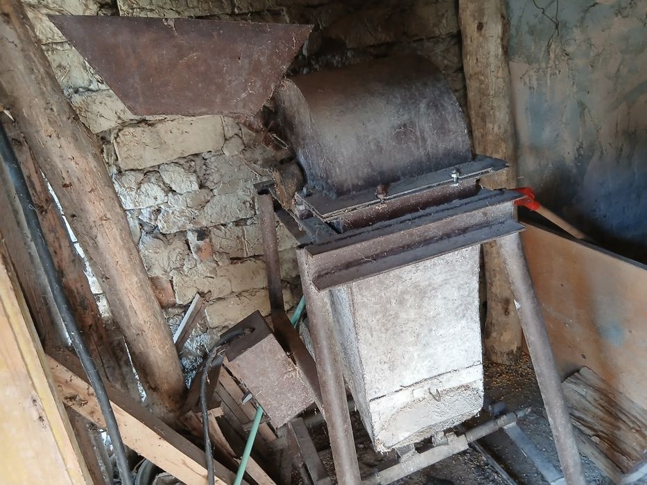 Vând moară pentru urluială