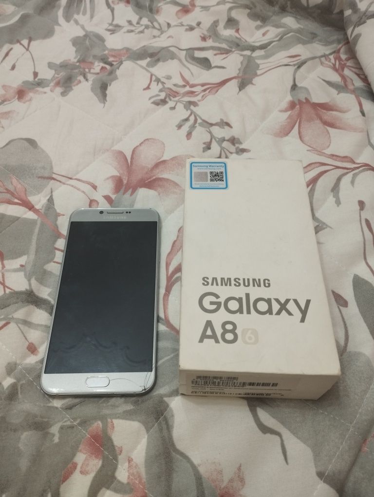 Продам телефон Samsung A8(6)
