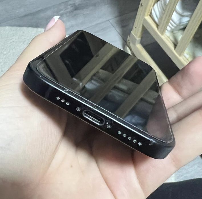 Vând iPhone 13 pro128gh și iPhone 15-128 gb