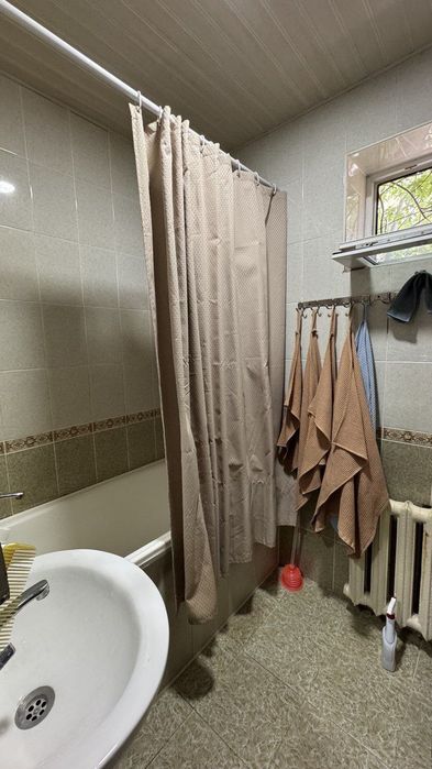 Продаю квартиру Чилонзар Домбрабад 2/2/4.