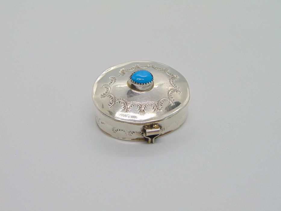 Cutiuta amerindiana din argint cu turcoaz