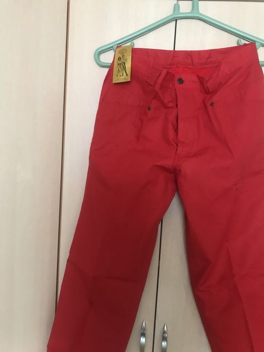 Женская одежда. Женские красные брюки на фанелевом подкладн.