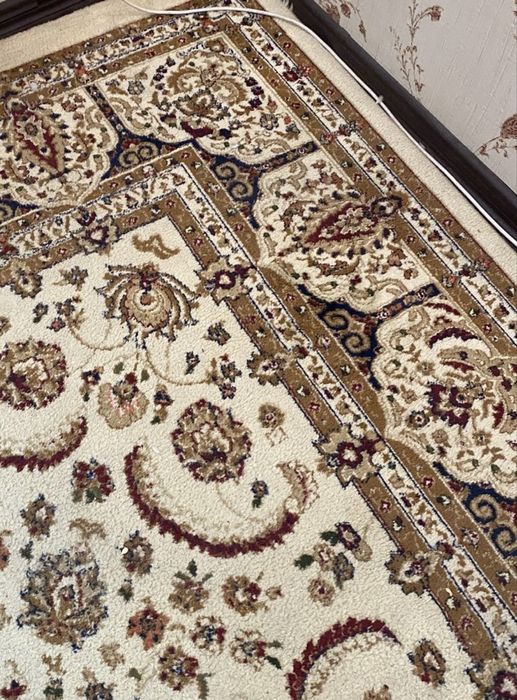 Продаю ковёр, в отличном состоянии.