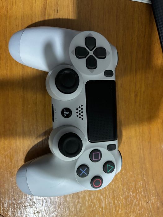 Джойстик(ps4) Геймпад почти как новый левый стик чуть поцарапал