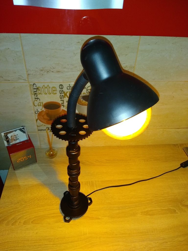 Lampa ax came realizată individual